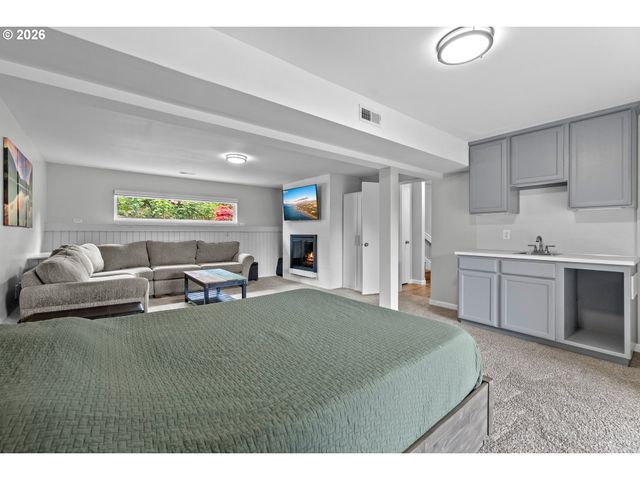 855 Sw SPRING Ln, Portland, OR 97225