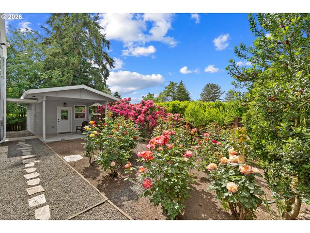 855 Sw SPRING Ln, Portland, OR 97225