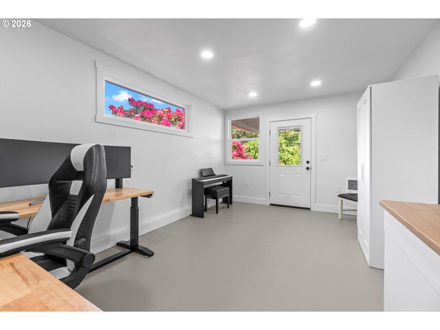 855 Sw SPRING Ln, Portland, OR 97225