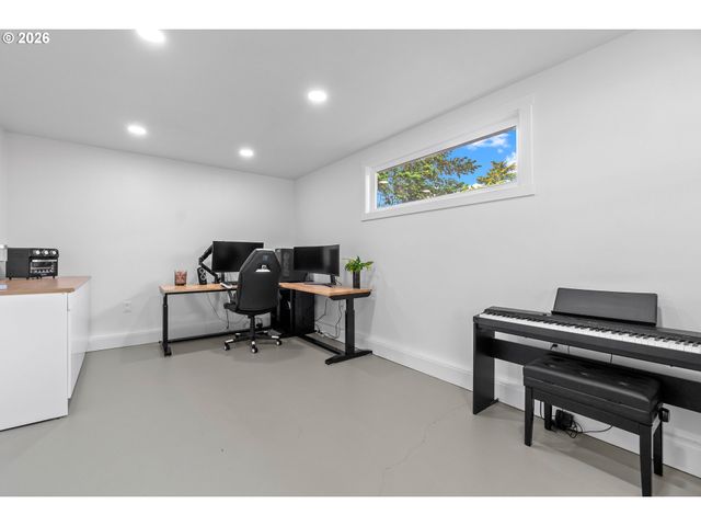 855 Sw SPRING Ln, Portland, OR 97225