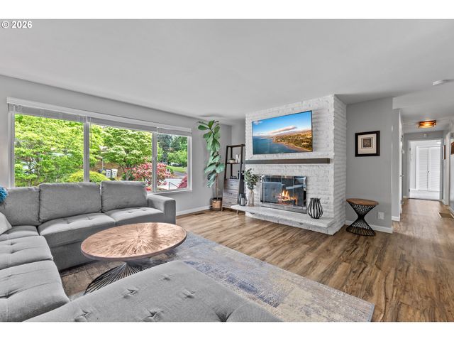 855 Sw SPRING Ln, Portland, OR 97225