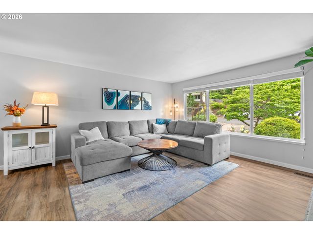 855 Sw SPRING Ln, Portland, OR 97225