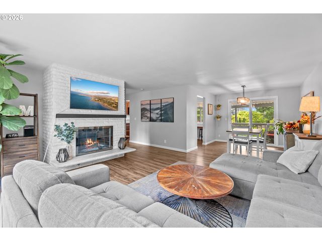 855 Sw SPRING Ln, Portland, OR 97225