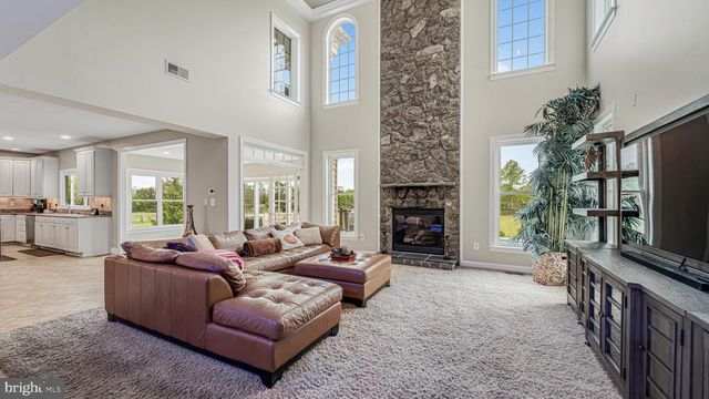 10941 MEADOW WALK LN, Bristow, VA 20136