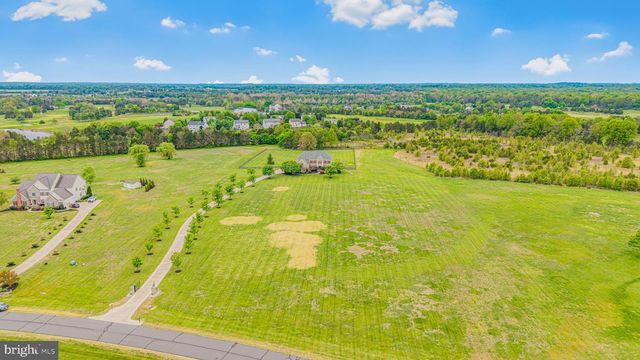 10941 MEADOW WALK LN, Bristow, VA 20136