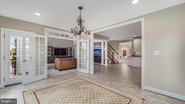 10941 MEADOW WALK LN, Bristow, VA 20136