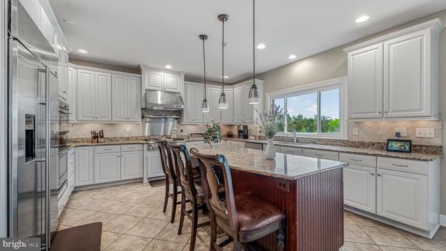 10941 MEADOW WALK LN, Bristow, VA 20136