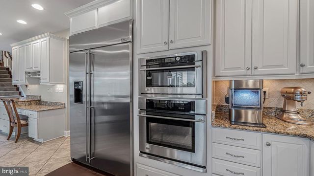 10941 MEADOW WALK LN, Bristow, VA 20136