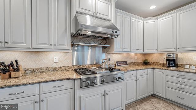 10941 MEADOW WALK LN, Bristow, VA 20136