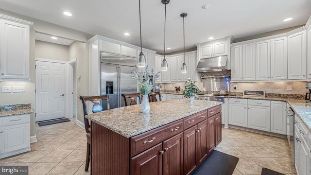 10941 MEADOW WALK LN, Bristow, VA 20136
