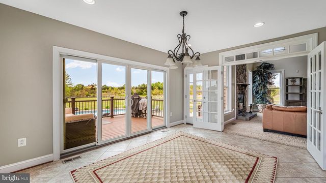 10941 MEADOW WALK LN, Bristow, VA 20136