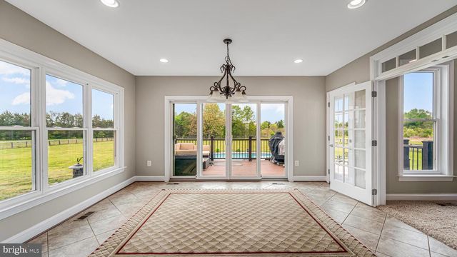 10941 MEADOW WALK LN, Bristow, VA 20136