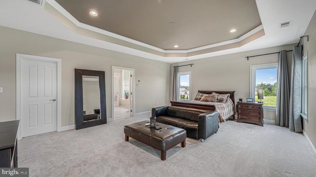 10941 MEADOW WALK LN, Bristow, VA 20136