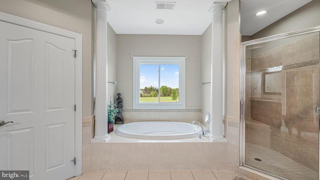10941 MEADOW WALK LN, Bristow, VA 20136