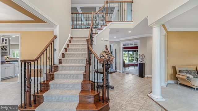 10941 MEADOW WALK LN, Bristow, VA 20136