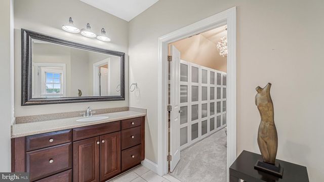 10941 MEADOW WALK LN, Bristow, VA 20136