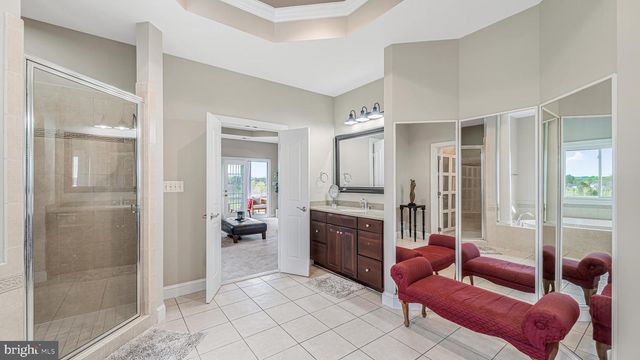10941 MEADOW WALK LN, Bristow, VA 20136