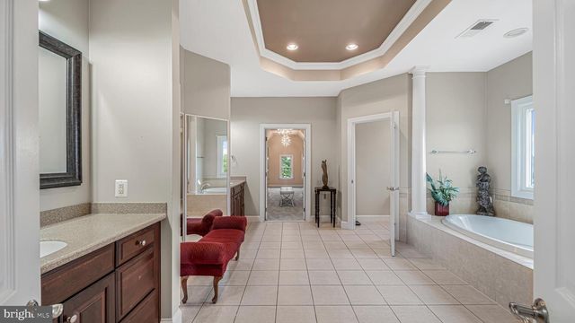 10941 MEADOW WALK LN, Bristow, VA 20136
