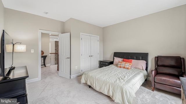 10941 MEADOW WALK LN, Bristow, VA 20136