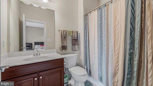 10941 MEADOW WALK LN, Bristow, VA 20136