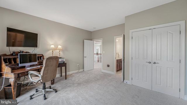 10941 MEADOW WALK LN, Bristow, VA 20136