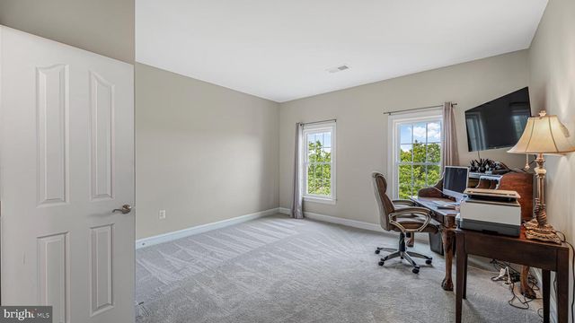 10941 MEADOW WALK LN, Bristow, VA 20136