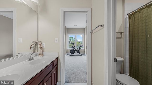10941 MEADOW WALK LN, Bristow, VA 20136