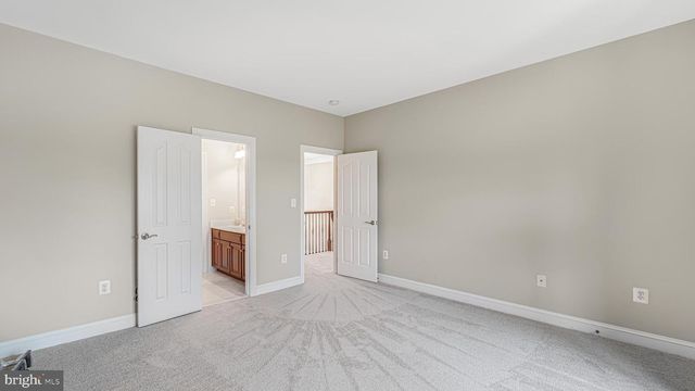 10941 MEADOW WALK LN, Bristow, VA 20136