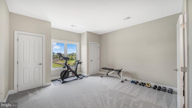 10941 MEADOW WALK LN, Bristow, VA 20136