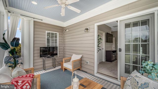 10941 MEADOW WALK LN, Bristow, VA 20136