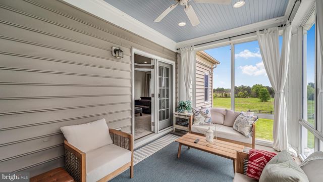 10941 MEADOW WALK LN, Bristow, VA 20136