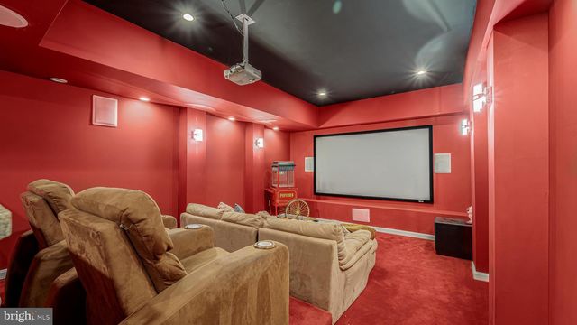 10941 MEADOW WALK LN, Bristow, VA 20136