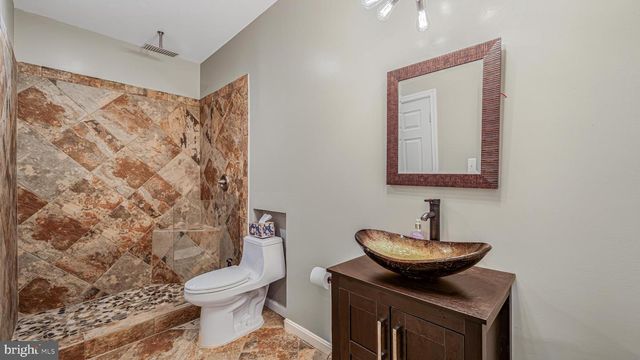 10941 MEADOW WALK LN, Bristow, VA 20136