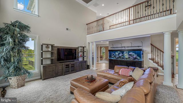 10941 MEADOW WALK LN, Bristow, VA 20136