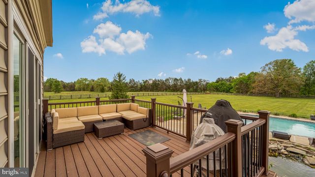 10941 MEADOW WALK LN, Bristow, VA 20136