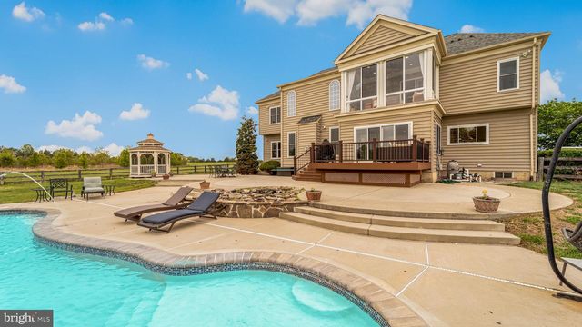 10941 MEADOW WALK LN, Bristow, VA 20136