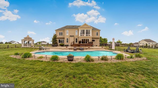 10941 MEADOW WALK LN, Bristow, VA 20136