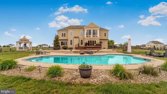 10941 MEADOW WALK LN, Bristow, VA 20136