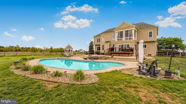 10941 MEADOW WALK LN, Bristow, VA 20136
