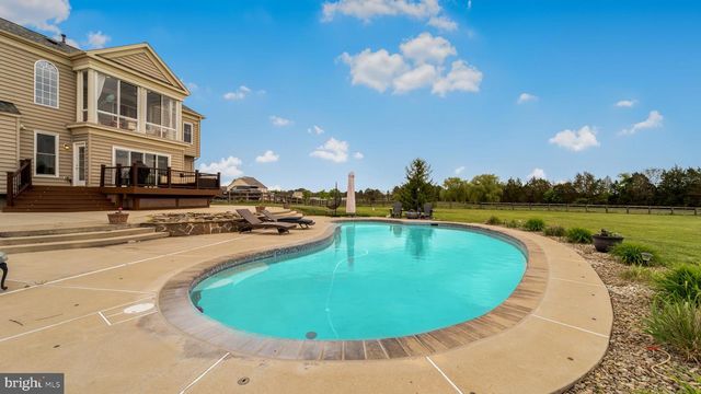 10941 MEADOW WALK LN, Bristow, VA 20136