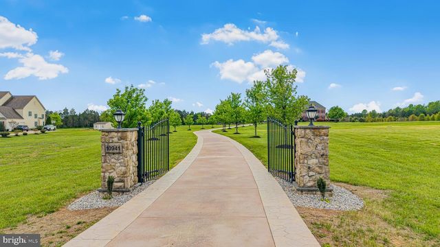 10941 MEADOW WALK LN, Bristow, VA 20136