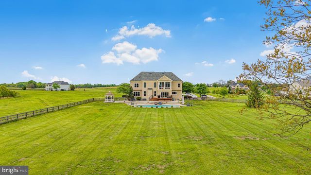 10941 MEADOW WALK LN, Bristow, VA 20136