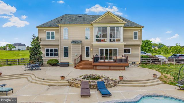 10941 MEADOW WALK LN, Bristow, VA 20136