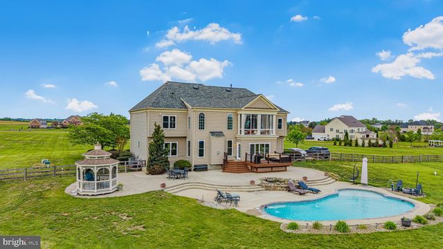 10941 MEADOW WALK LN, Bristow, VA 20136