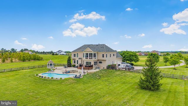 10941 MEADOW WALK LN, Bristow, VA 20136