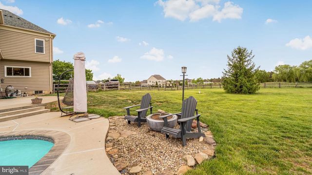 10941 MEADOW WALK LN, Bristow, VA 20136