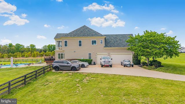 10941 MEADOW WALK LN, Bristow, VA 20136
