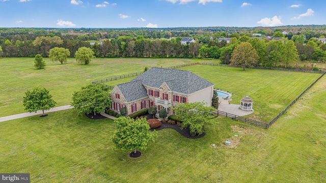 10941 MEADOW WALK LN, Bristow, VA 20136