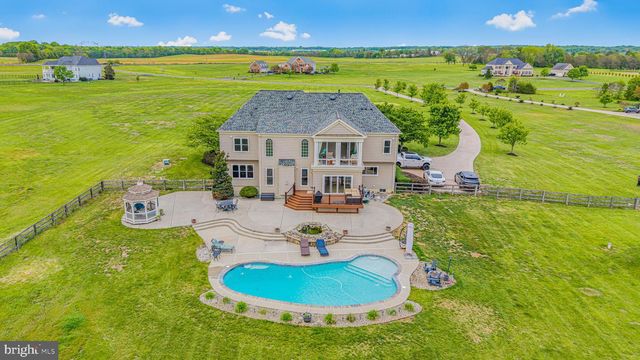 10941 MEADOW WALK LN, Bristow, VA 20136