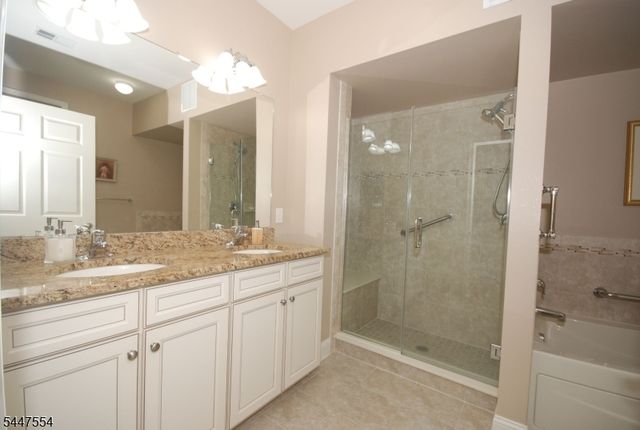 8 Pebble Rd C2, Woodland Park, NJ 07424